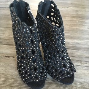 Zigi soho black jeweled heel size 6.5